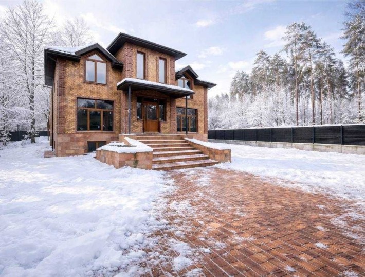 Котедж з цели 460м2 біля соснового лісу - фото 1