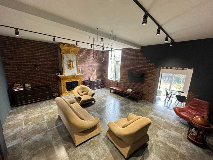 Будинок з ремонтом! 190 кв.м. Гараж на 2 авто. 240000 - фото 1