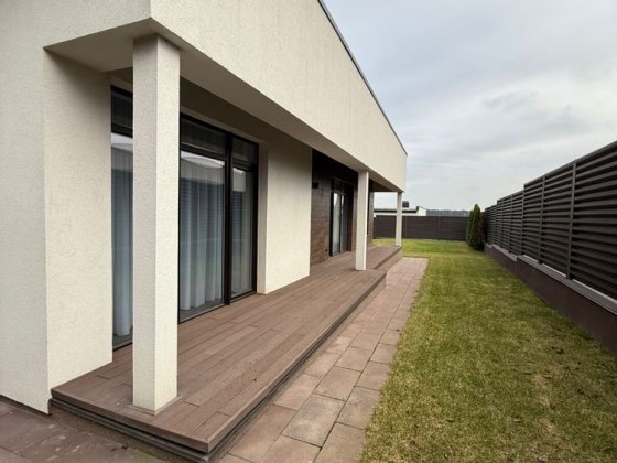 Продажа одноэтажного современного дома с ремонтом и мебелью Стоянка 1 Стоянка