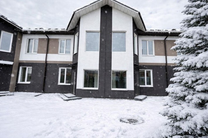 Таунхаус з розведенням електрики та газом в Стоянці. - фото 1