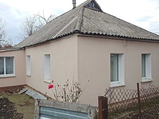 Неподалік від Ж.Д,вокзалу продається утеплений будинок в Яготині Яготин