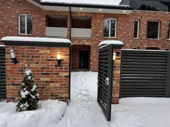 Таунхаус з виходом в ліс. Швидкий виїзд на Житомирську трасу!!! Стоянка