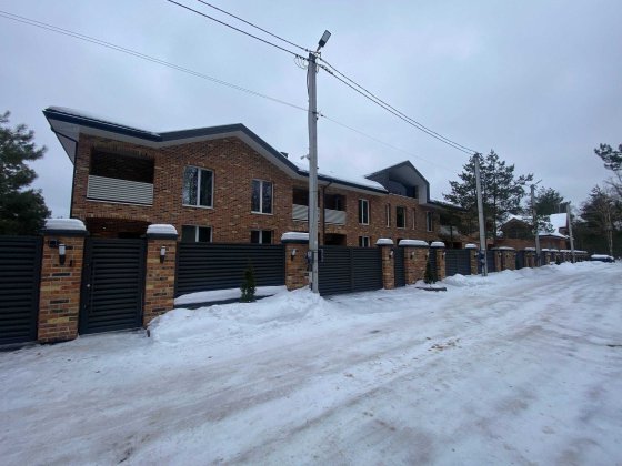 Таунхаус у Стоянці 113м2, перема окрема ділянка, Наповнення в середені Стоянка