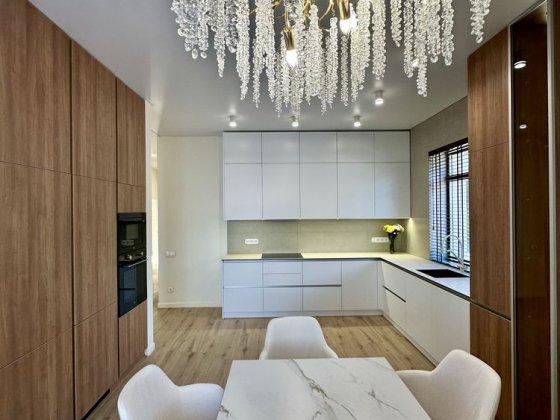 НОВИЙ одноповерховий будинок з дизайнерським ремонтом у закритому КМ ! Стоянка