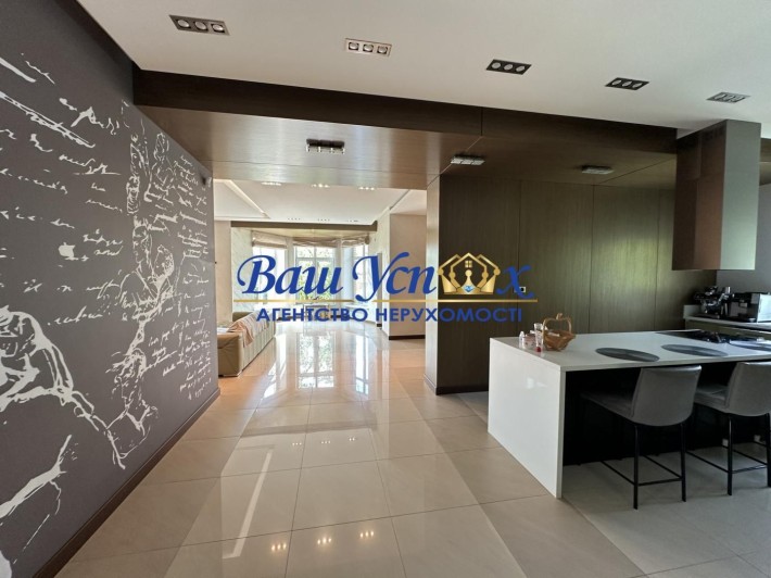 Продажа дома с бассейном  ул. Придорожная,  Вита-почтовая - фото 1