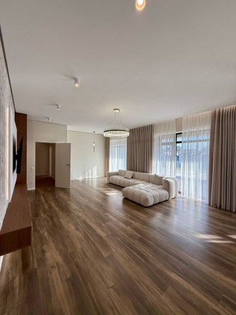 Будинок з сучасним новим ремонтом та басейном у Стоянці !!! - фото 1