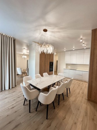 Одноповерховий будинок під Києвом з красивим ремонтом в закритому КМ. - фото 1