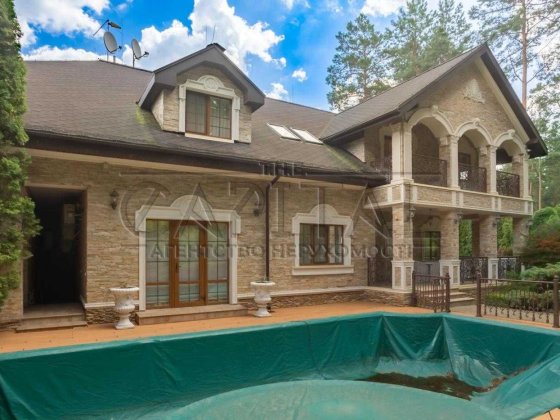 Продаж будинку серед сосен у Стоянці Стоянка