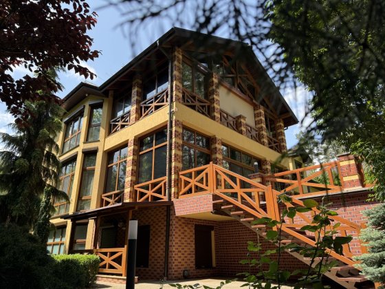 Під Києвом/с.СТОЯНКА.Будинок-ПРЕМІУМ КЛАСУ600м2/45 соток/в ЛІСІ Стоянка