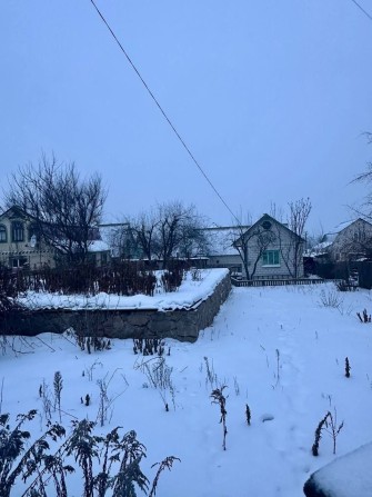 Ділянка з фундаментом та невеликим будинком - фото 1