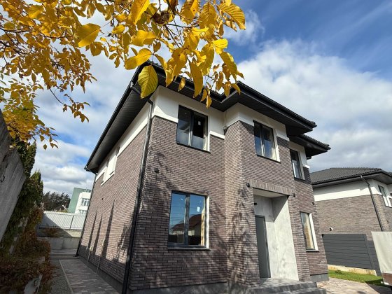 Якісний будинок 145м2 , Стоянка, Газ, 10 хв до Києва, Без комісії Стоянка