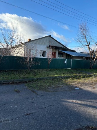 ВЛАСНИК! Продається будинок з гаражем та приміщенням під магазин! - фото 1