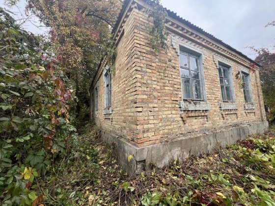 Продам ділянку з будинком поблизу центру міста Узин Узин