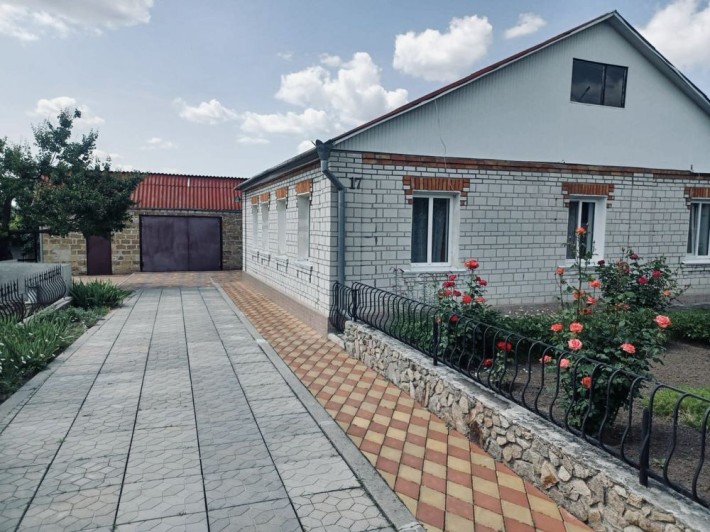 Будинок з ділянкою в м. Миронівка, Київська область - фото 1