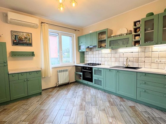 Будинок з ремонтом, газ є. Гараж, Підвал. ДЕРЖПРОГРАМИ - так! Бородянка