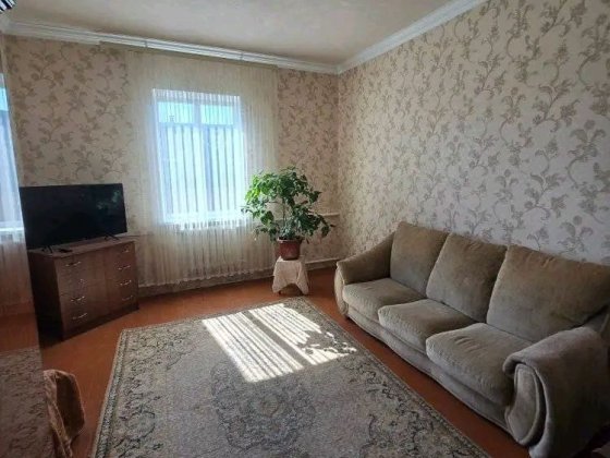 Продаж будинку в центрі смт Рокитне.  Розглядаємо сертифікати Рокитне