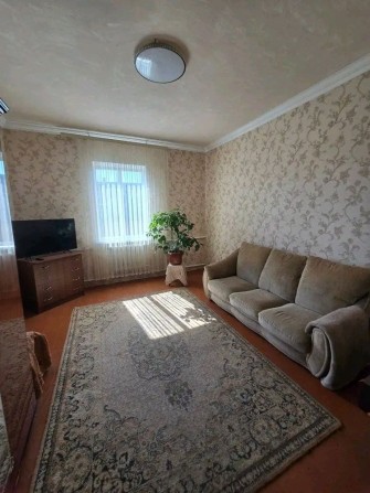 Продаж будинку в центрі смт Рокитне.  Розглядаємо сертифікати - фото 1