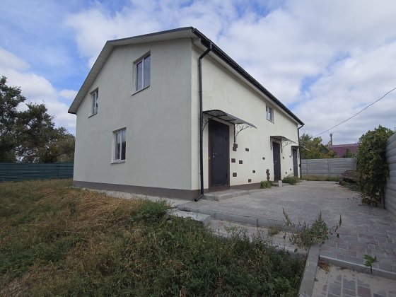 Таунхаус в затишному місці поруч з розвиненою інфраструктурою Немешаево