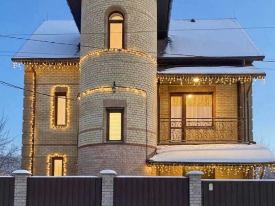 Унікальний дім з вишуканою вежею і сучасним комфортом:ГАЗ,3фази,укритя Глеваха