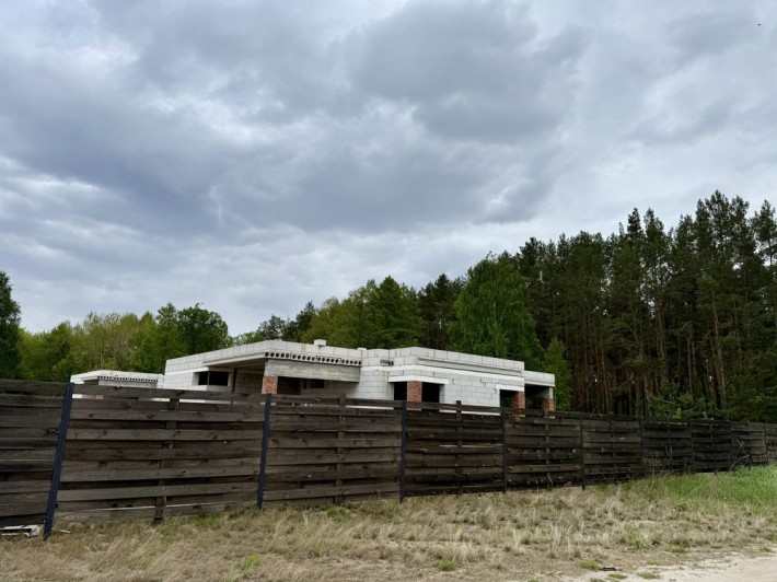 Будинок не добудований ділянка 12 соток - фото 1