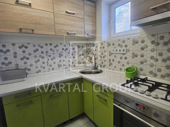 В продажі півбудинку з ремонтом в центрі міста. Оформлення мінімальне Клавдиево-Тарасово