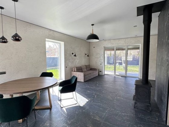 Будинок 110 м² з ремонтом і кухнею, ділянка 6 соток Блиставиця