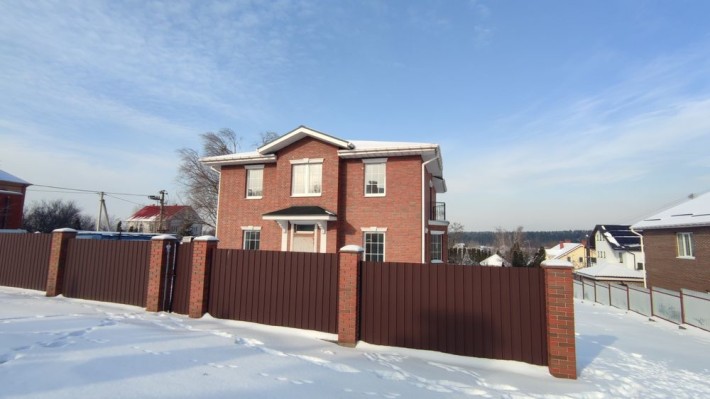 Продаж будинку 200м2 з підвалом на великій ділянці 10 сотках в Бобриці - фото 1