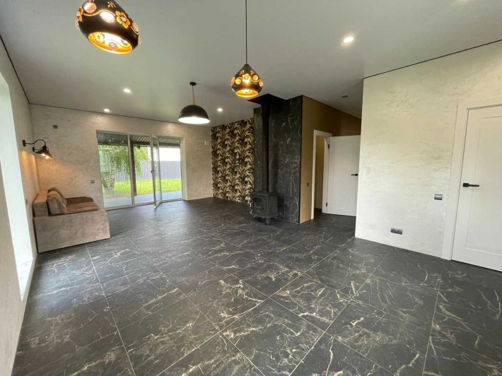 Будинок з ремонтом, 110 м² та 6 соток землі - фото 1