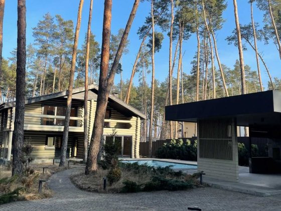 Будинок зі зрубу  в Блиставиці Блиставиця