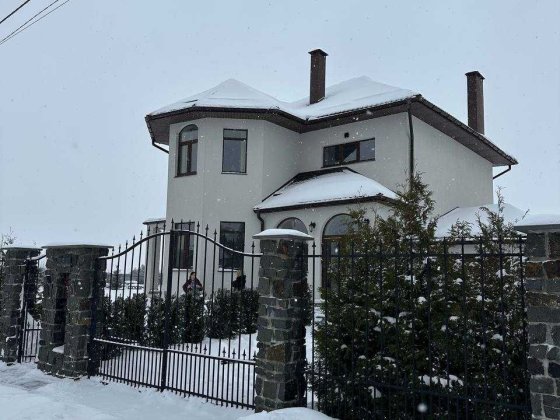 Продам сказочный домик на лужайке в селе Богдановка (Броварской р-н) Богданівка