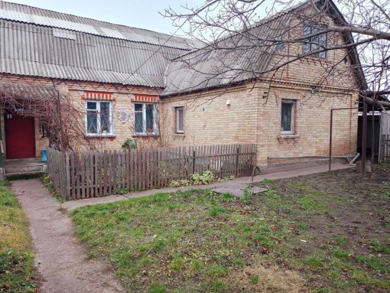 Будинок в центрі білогородки . Гнатівка