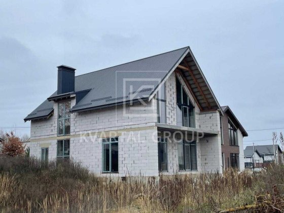 Двоповерховий будинок с. Дмитрівка Кївської обл. Дмитрівка