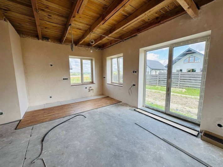 Гарний будинок з частковим якісним ремонтом. - фото 1