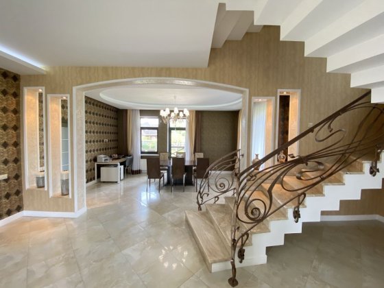 Продаж Фантастично- гарного  будинку з каміном і мармуровими сходами с Зазим'я