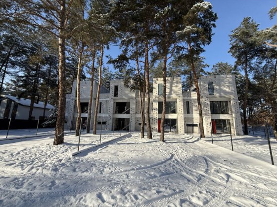 Таунхаус в хвойному лісі,закрита територія,асфальт підїзд,ГАЗ Зазим'я