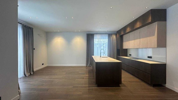 Одноповерховий будинок 175 м², 10 соток, комбіноване опалення. Ліс - фото 1