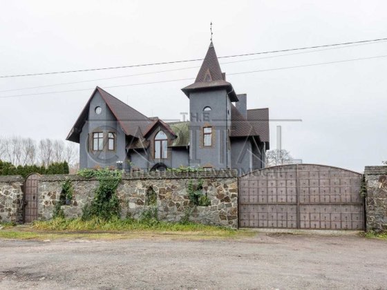 Унікальний середньовічний замок в Зазим'ї Зазим'я