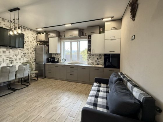 Продаж Сучасного з ремонтом Будинку 110 кв.м , 10 сот в м. Бориспіль Бориспіль