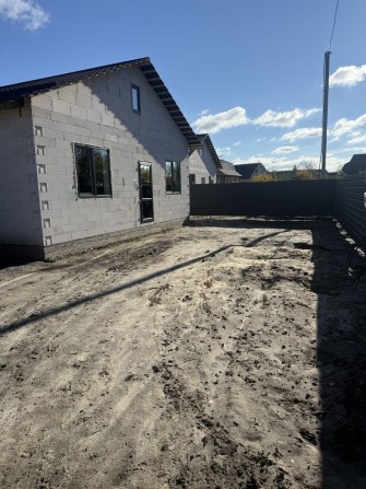 Новий сучасний будинок на розвилці - фото 1