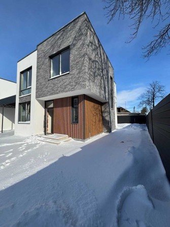 Продам окремий будинок на діл. 3 сотки з навісом на 2 авто. - фото 1