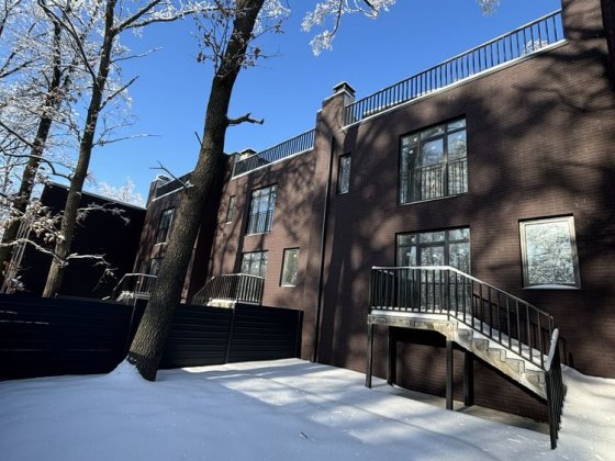 Таунхаус в шикарній локації з терасою на даху. Єоселя + Буча