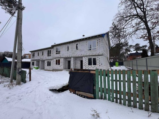 Таунхаус біля 3 школи у Бучі з центральними комунікаціями! Буча