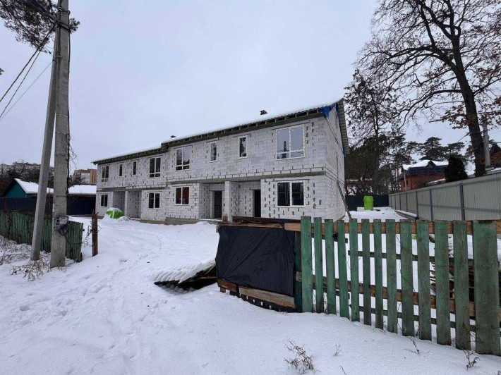 Таунхаус біля 3 школи у Бучі з центральними комунікаціями! - фото 1