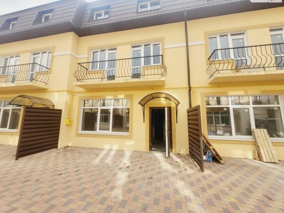 Таун в центрі Вишневого! З документами! Вишневе