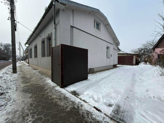 Продається напівособняк поруч з центральною частиною міста Івано-Франківськ