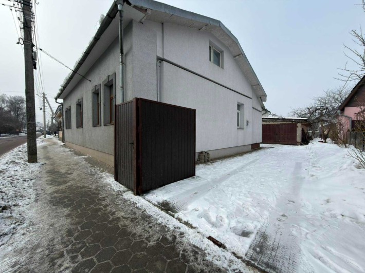 Продається напівособняк поруч з центральною частиною міста - фото 1