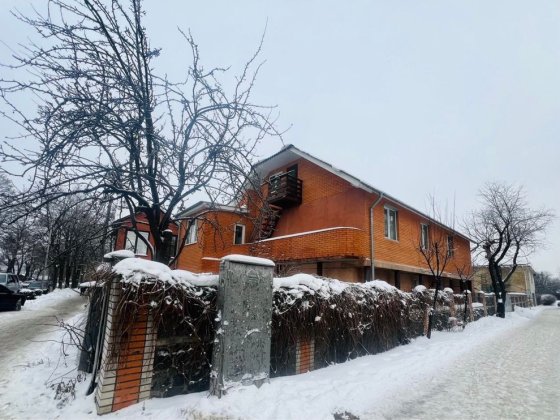 Ідеальний варіант під комерцію! Будинок у центрі Вишневого! Вишневе