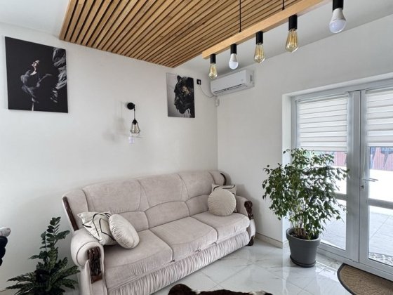 Двоповерховий будинок із сучасним ремонтом у центрі м. Бориспіль Бориспіль