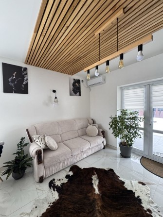 Двоповерховий будинок із сучасним ремонтом у центрі м. Бориспіль - фото 1