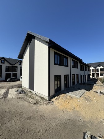 Кутовий таунхаус в КМ біля Бучанського парку, центр.комун. держ прогр. - фото 1